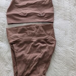 Stronger Women's Ribbed Set in Mauve